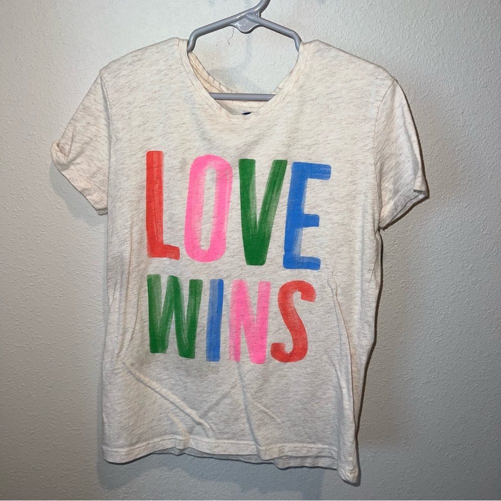Old Navy size m (8) cream LOVE WINS graphic tee